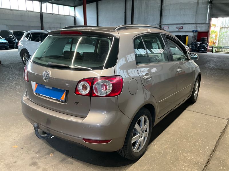 Volkswagen Golf VI Plus 1.6 TDI Team 2009 – снимка 2