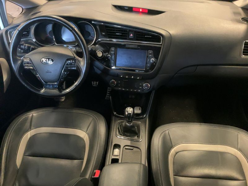 Kia cee'd 1.6 TGDI GT 2016 – снимка 17