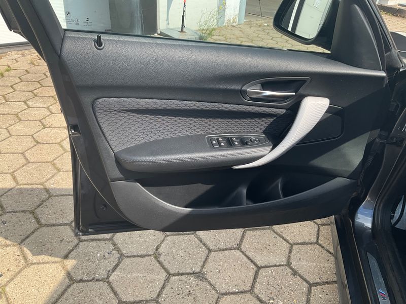 BMW 1er 118d M Sport 2016 – снимка 37