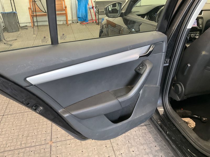 Skoda Octavia 2.0 TDI Ambition 2015 – снимка 37