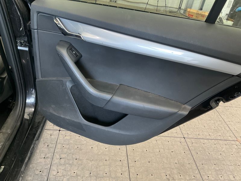 Skoda Octavia 2.0 TDI Ambition 2015 – снимка 38