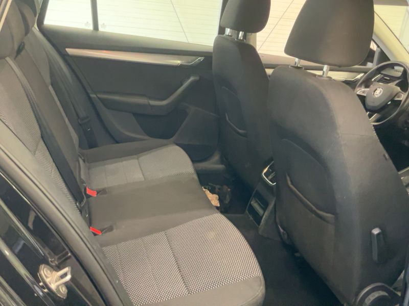Skoda Octavia 2.0 TDI Ambition 2015 – снимка 19