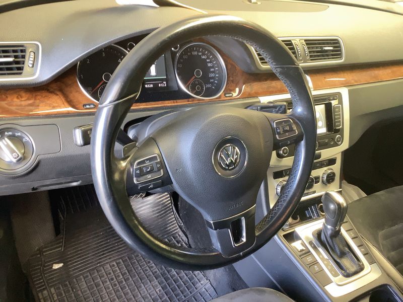 Volkswagen Passat 1.6 TDI Highline BlueMotion Tech 2013 – снимка 18