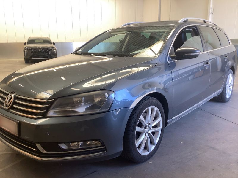 Volkswagen Passat 1.6 TDI Highline BlueMotion Tech 2013 – снимка 2