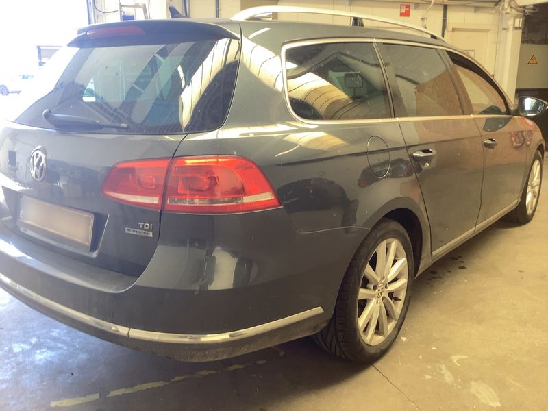 Volkswagen Passat 1.6 TDI Highline BlueMotion Tech 2013 – снимка 8