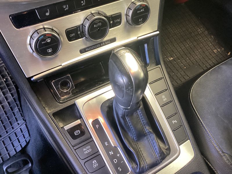 Volkswagen Passat 1.6 TDI Highline BlueMotion Tech 2013 – снимка 23