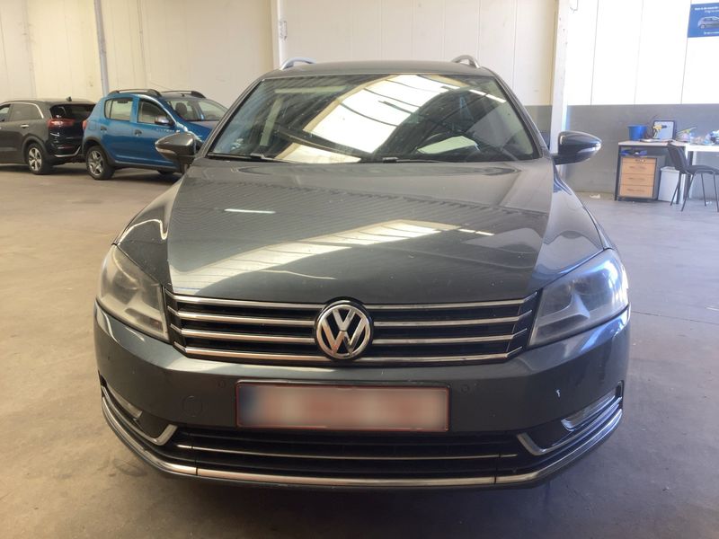 Volkswagen Passat 1.6 TDI Highline BlueMotion Tech 2013 – снимка 14