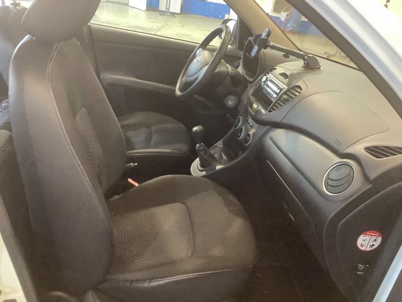 Hyundai i10 1.1 FIFA WM Edition 2011 – снимка 3