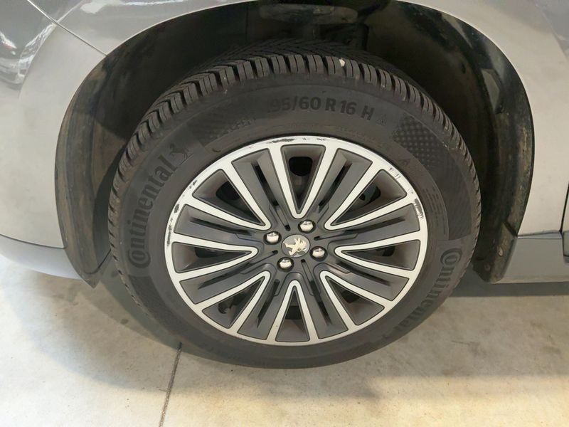 Peugeot 2008 1.5 Blue-HDi Active 2019 – снимка 3