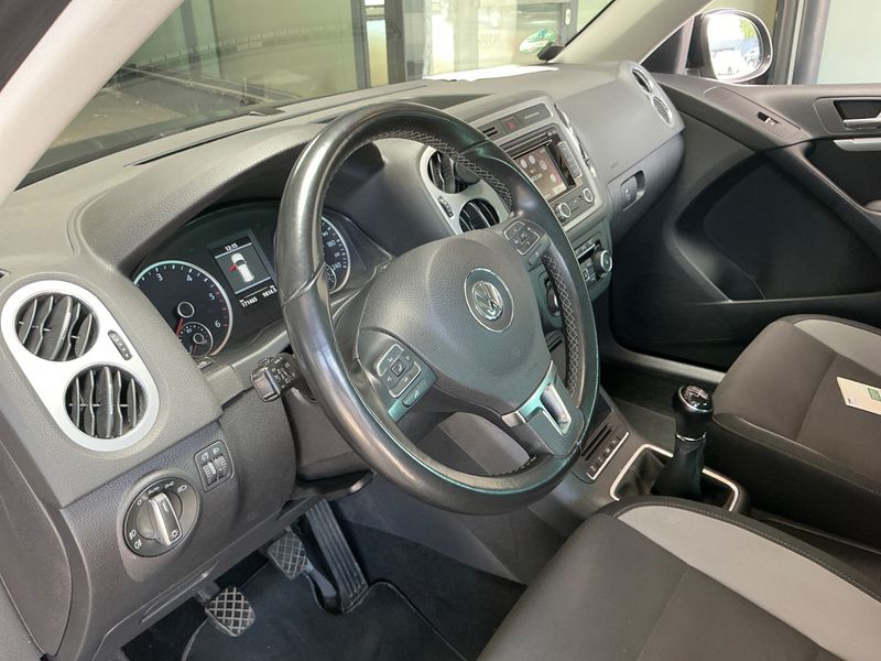 Volkswagen Tiguan 2.0 TDI Life BlueMotion Tech 2013 – снимка 25