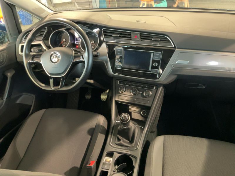 Volkswagen Touran 1.6 TDI Trendline BlueMotion Tech 2019 – снимка 18