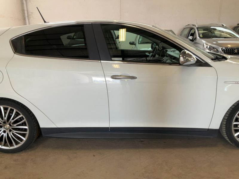 Alfa Romeo Giulietta 2.0 JTDM Turismo 2013 – снимка 10