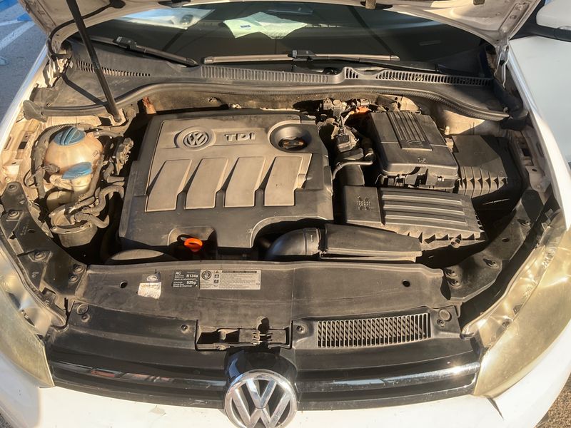 Volkswagen Golf VI 1.6 TDI Advance BlueMotion Tech 2010 – снимка 8