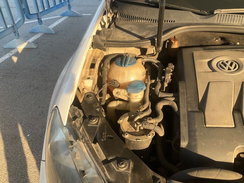Volkswagen Golf VI 1.6 TDI Advance BlueMotion Tech 2010 – снимка 9