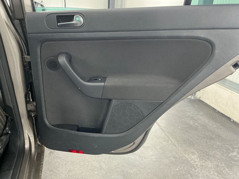Volkswagen Golf VI Plus 1.2 TSI Match 2013 – снимка 25