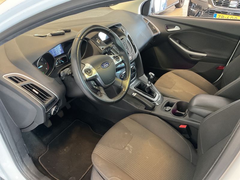 Ford Focus 1.6 TDCi DPF Titanium 2013 – снимка 3