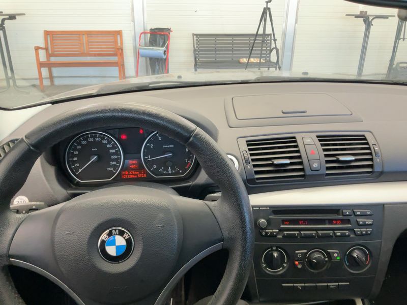 BMW 1er 120i 2010 – снимка 17
