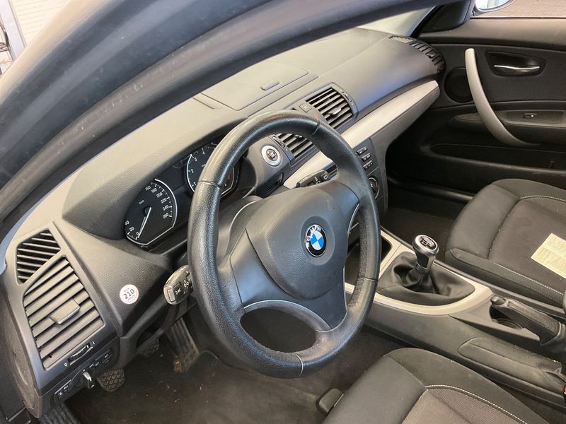 BMW 1er 120i 2010 – снимка 28