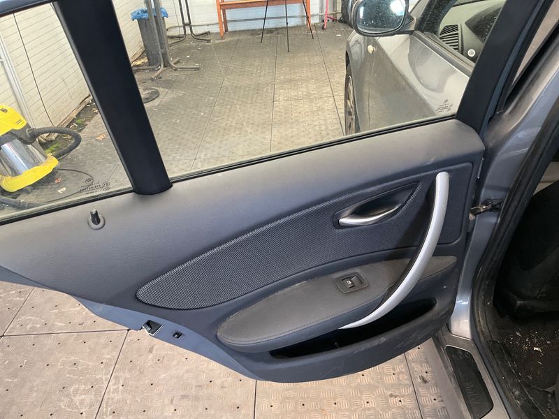 BMW 1er 120i 2010 – снимка 31