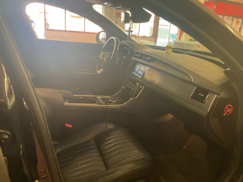 Jaguar XF 25d Portfolio AWD 2018 – снимка 16