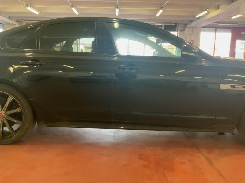 Jaguar XF 25d Portfolio AWD 2018 – снимка 10
