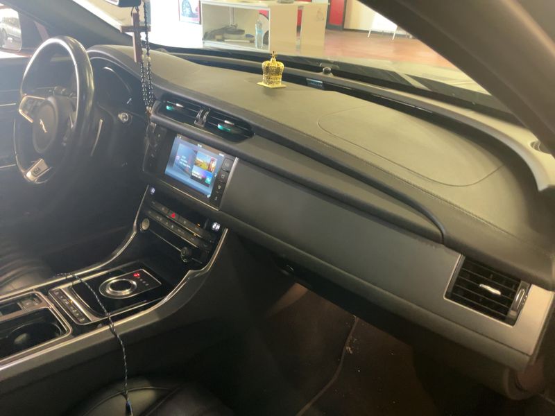 Jaguar XF 25d Portfolio AWD 2018 – снимка 17