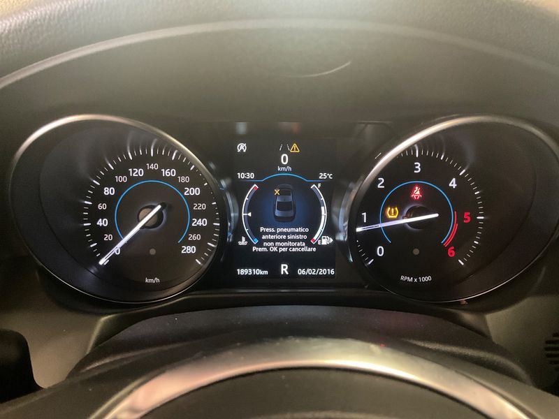Jaguar XF 25d Portfolio AWD 2018 – снимка 18