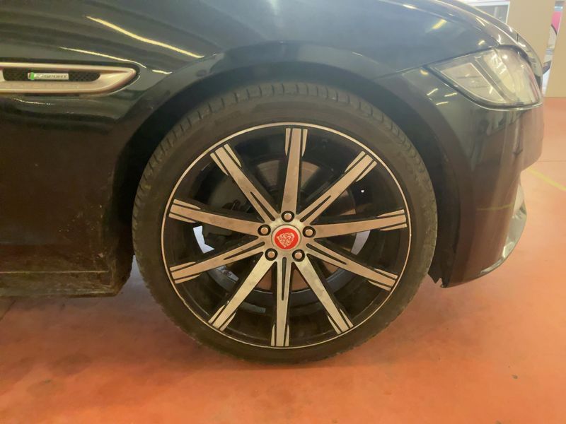 Jaguar XF 25d Portfolio AWD 2018 – снимка 11