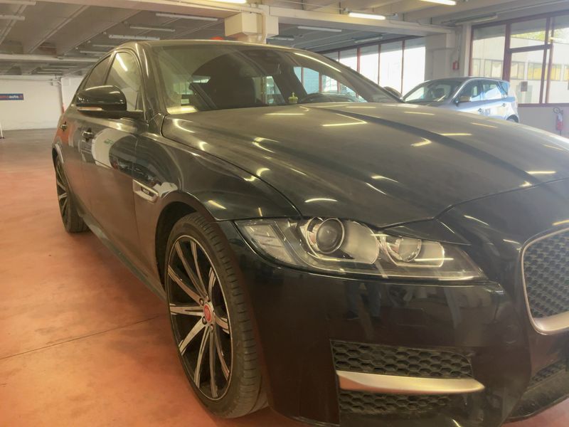 Jaguar XF 25d Portfolio AWD 2018 – снимка 12