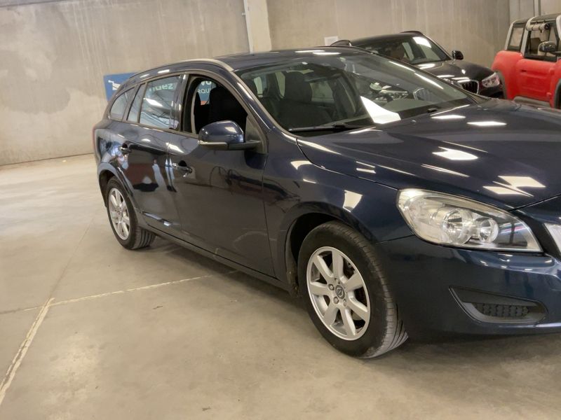 Volvo V60 1.6 D Kinetic 2013 – снимка 12