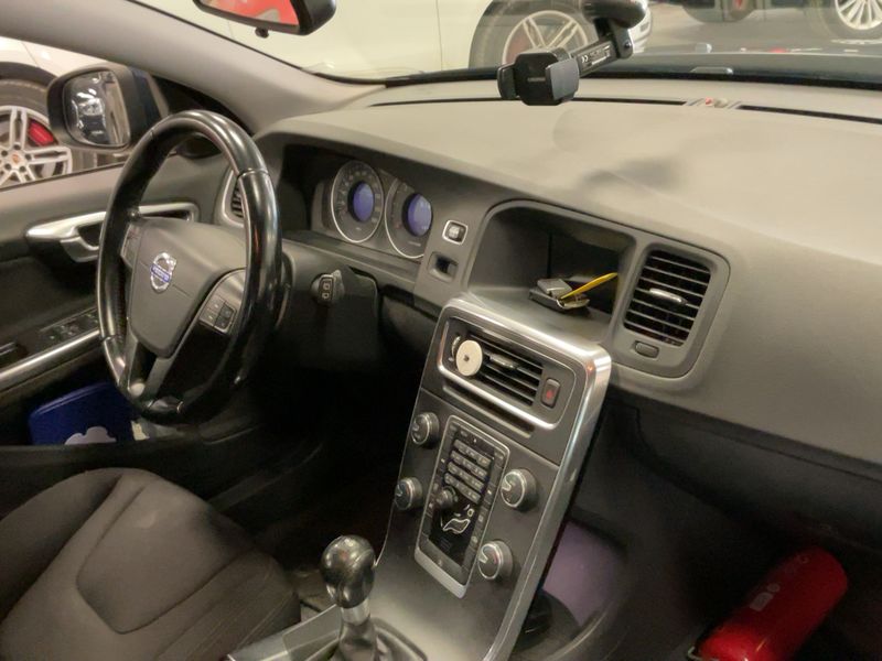 Volvo V60 1.6 D Kinetic 2013 – снимка 17