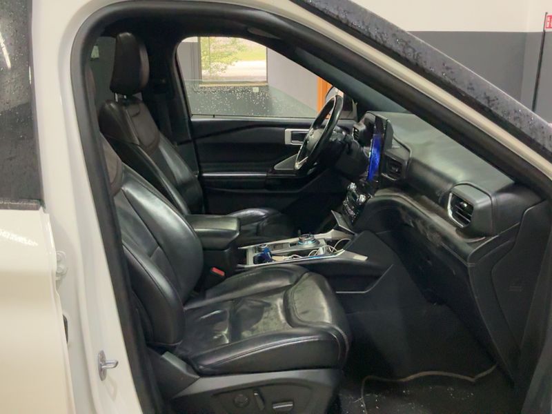 Ford Explorer 3.0 Plug-in Hybrid 4x4 Platinium 2022 – снимка 17