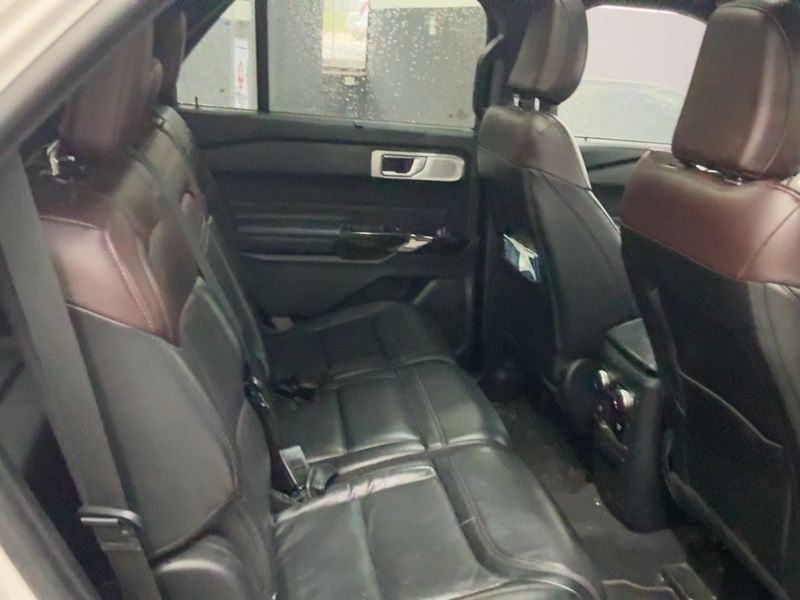 Ford Explorer 3.0 Plug-in Hybrid 4x4 Platinium 2022 – снимка 20