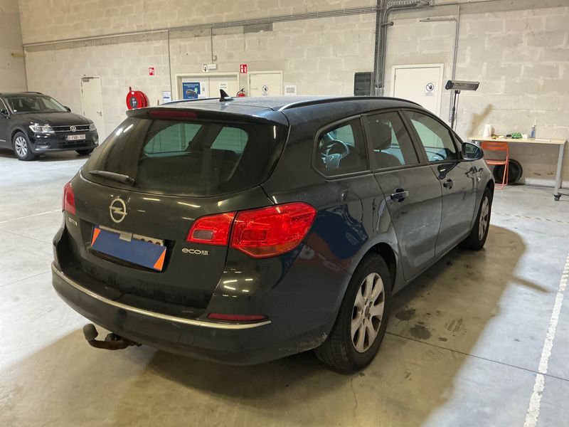 Opel Astra 1.6 CDTI DPF Selection 2015 – снимка 2