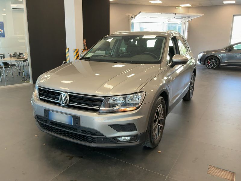Volkswagen Tiguan 1.6 TDI Business BlueMotion Tech 2017 – снимка 1