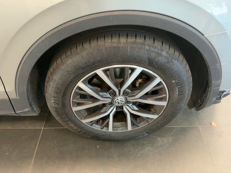 Volkswagen Tiguan 1.6 TDI Business BlueMotion Tech 2017 – снимка 11
