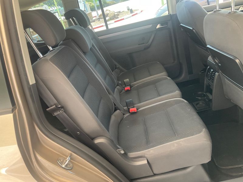 Volkswagen Touran 1.6 TDI Edition BlueMotion Tech 2012 – снимка 19