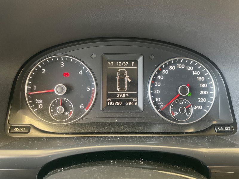 Volkswagen Touran 1.6 TDI Edition BlueMotion Tech 2012 – снимка 18