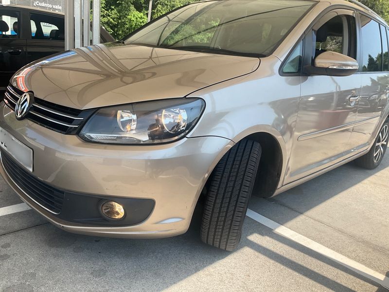 Volkswagen Touran 1.6 TDI Edition BlueMotion Tech 2012 – снимка 2