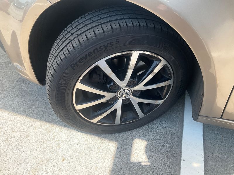Volkswagen Touran 1.6 TDI Edition BlueMotion Tech 2012 – снимка 3