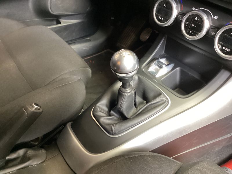 Alfa Romeo Giulietta 1.6 JTDM Basis 2013 – снимка 32