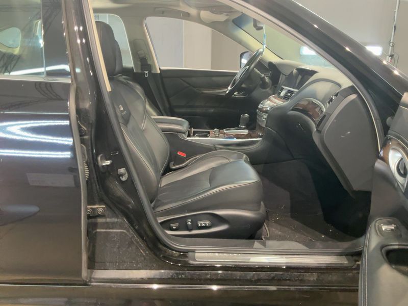 Infiniti M-Serie M35h Hybrid GT Premium 2011 – снимка 16