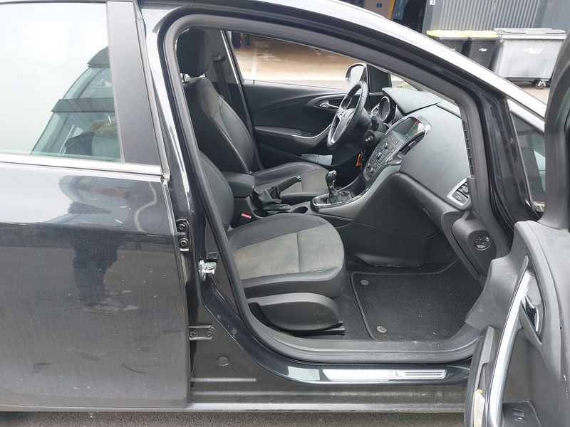 Opel Astra 1.6 CDTI DPF Cosmo 2014 – снимка 10