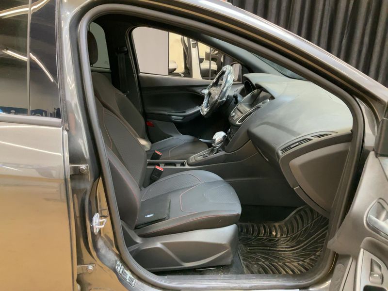 Ford Focus 2.0 TDCi ST-Line 2018 – снимка 16