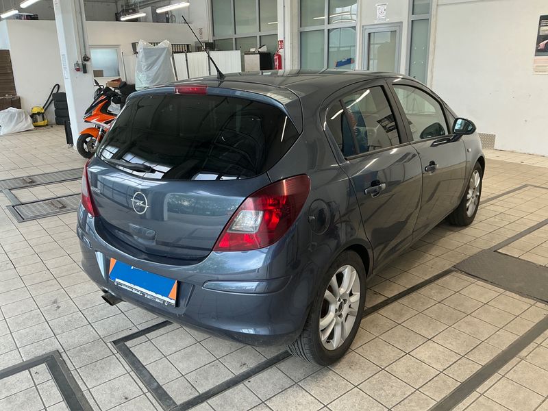 Opel Corsa 1.4 Sport 2009 – снимка 2