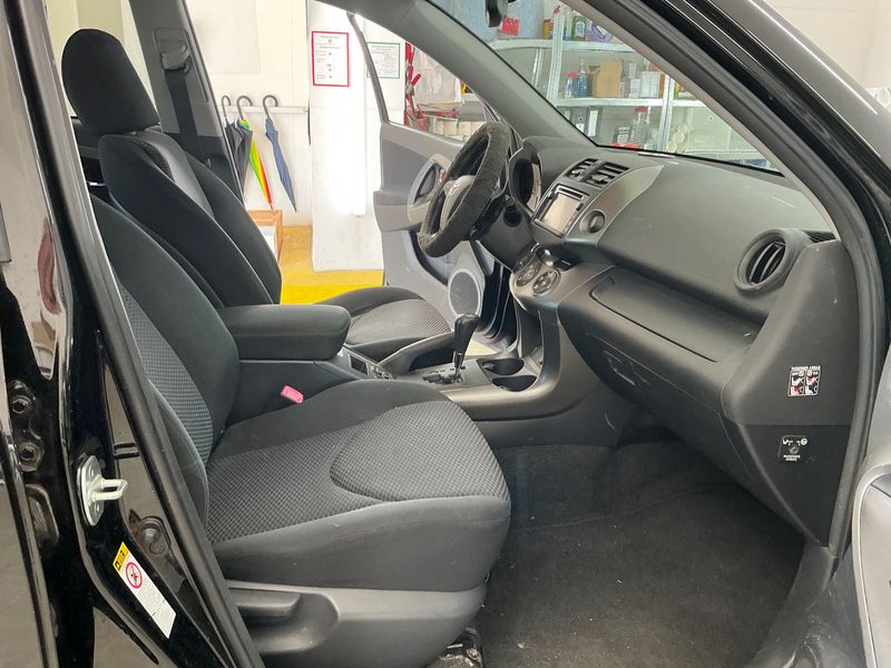 Toyota RAV 4 2.2 D-4D Life 2012 – снимка 11