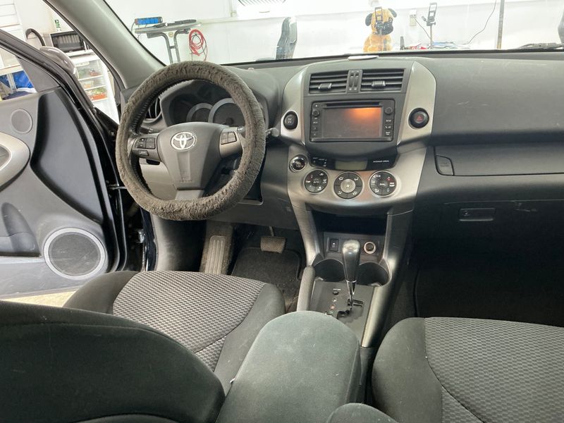 Toyota RAV 4 2.2 D-4D Life 2012 – снимка 12