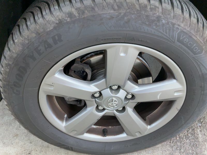 Toyota RAV 4 2.2 D-4D Life 2012 – снимка 16