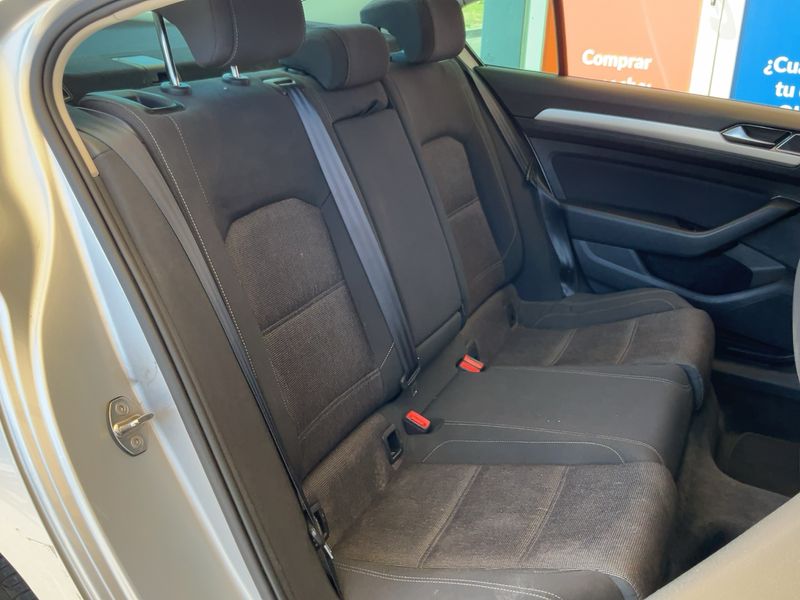 Volkswagen Passat 2.0 TDI Advance BlueMotion Tech 2018 – снимка 19