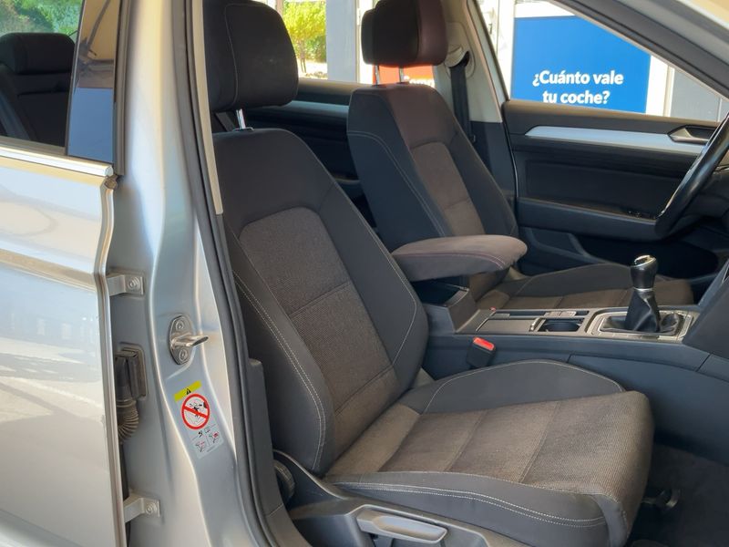 Volkswagen Passat 2.0 TDI Advance BlueMotion Tech 2018 – снимка 16